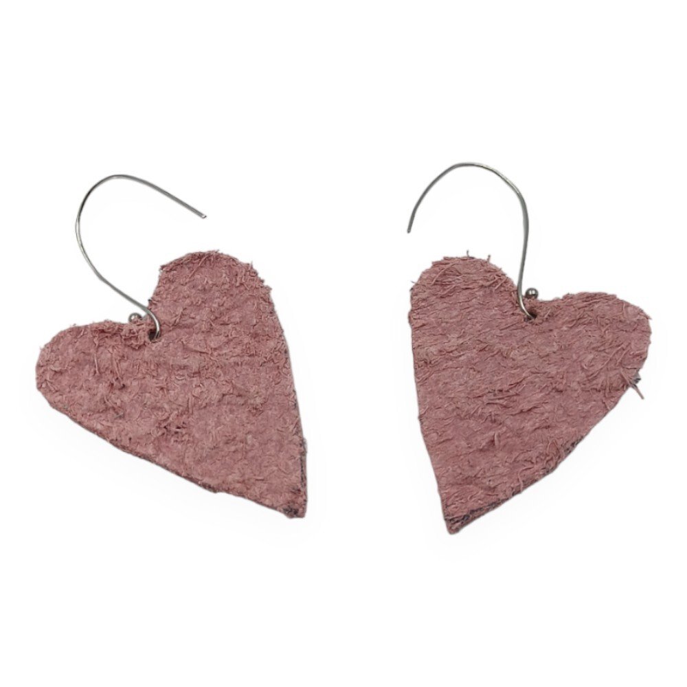 Χειροποίητα δερμάτινα ροζ σκουλαρίκια σε σχήμα καρδιάς - Image 5