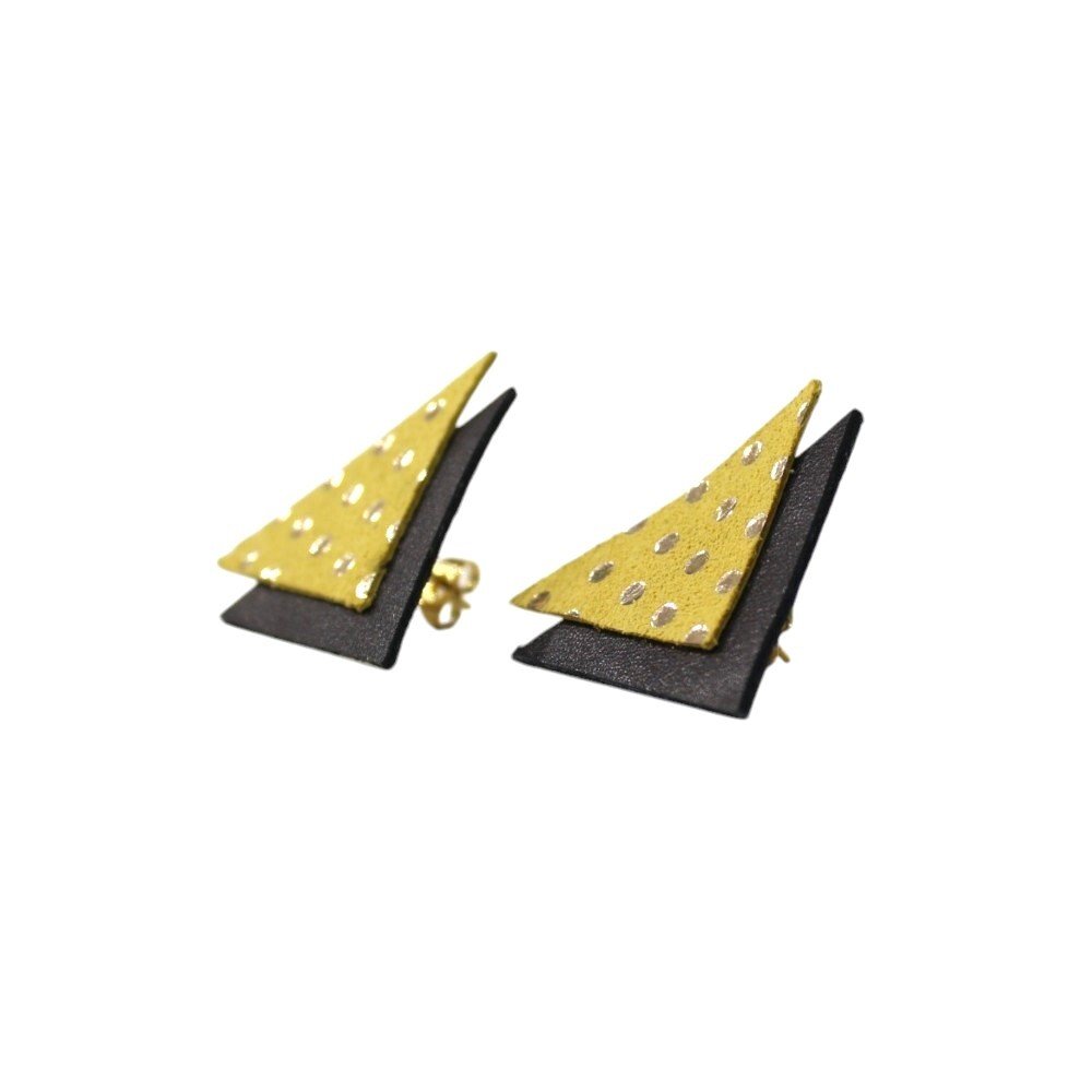 Leather earrings in a double triangular shape in black and yellow colors - Image 4