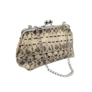 Δερμάτινη τσάντα με μεταλλικό κούμπωμα σε ασπρόμαυρο τύπωμα φιδιού