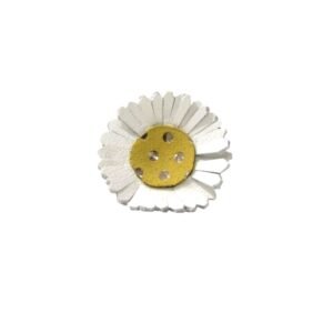 Handmade leather ring in the shape of a daisy in white color