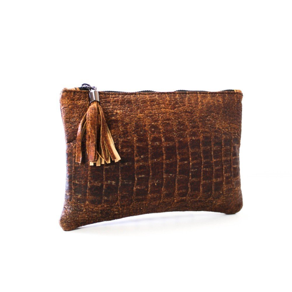 Handmade leather clucth in brown color - Mira