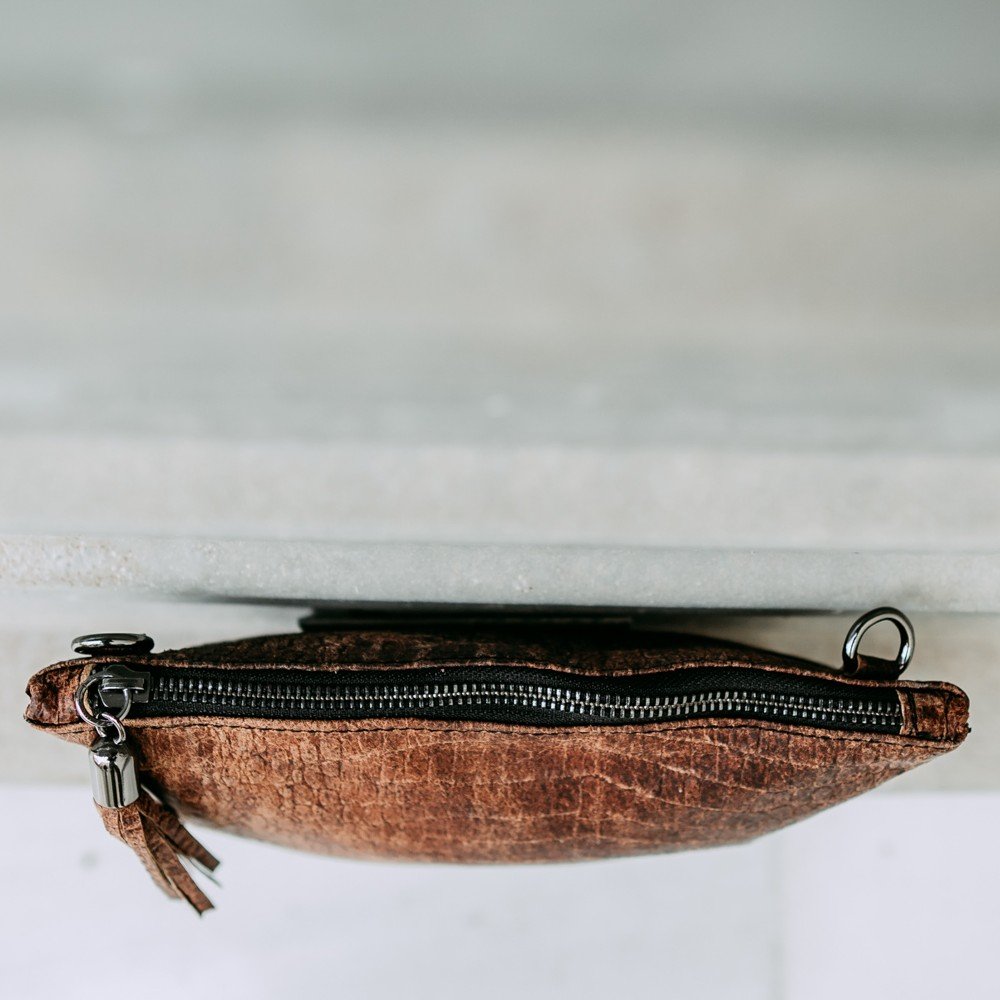 Handmade leather clucth in brown color - Mira - Image 3