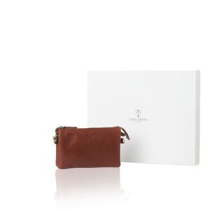 Women’s leather bag with triple interior organization in tan color