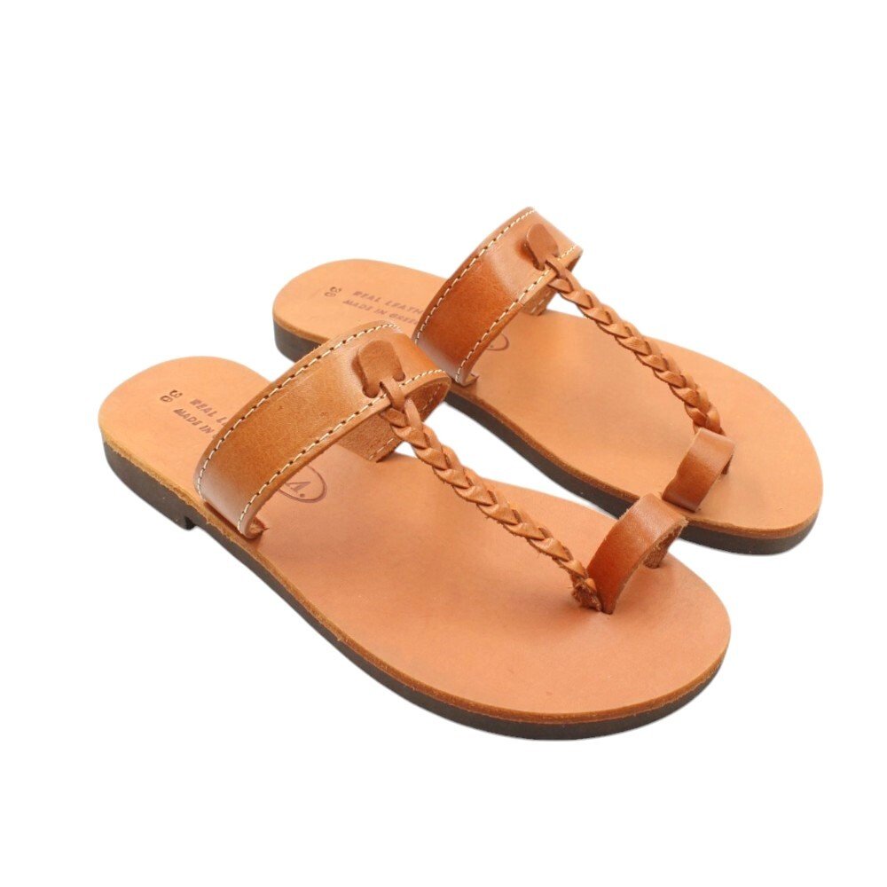 Δερμάτινα κλασσικά σανδάλια με πλεξούδα σε φυσικό καφέ χρώμα - Image 2