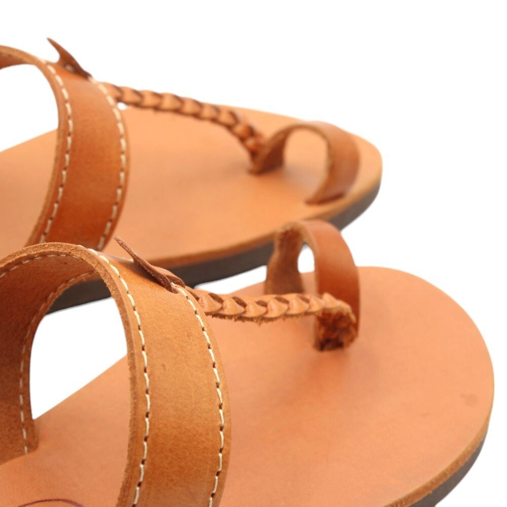 Δερμάτινα κλασσικά σανδάλια με πλεξούδα σε φυσικό καφέ χρώμα - Image 4