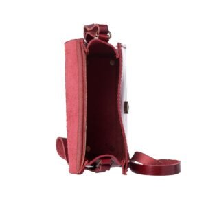 Women’s leather crossbody bag with magnetic closure with one main case