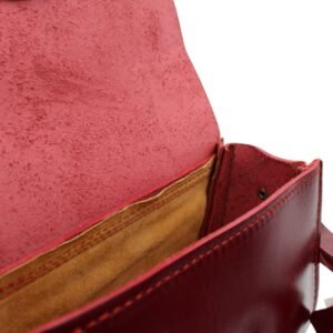 Women’s leather crossbody bag with magnetic closure inside